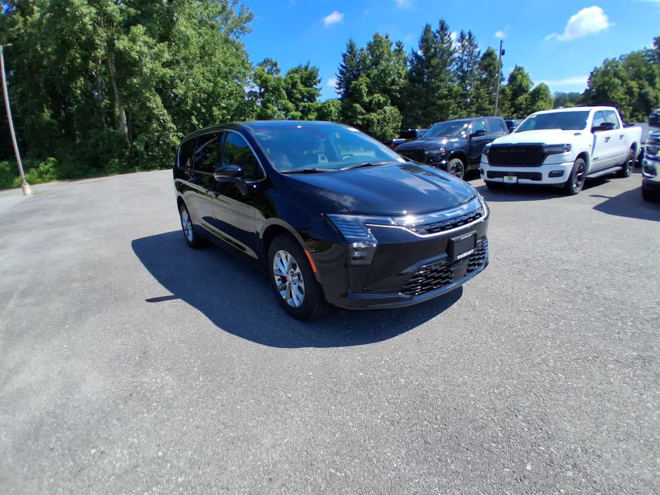 New 2027 Chrysler Pacifica Select AWD/4WD image 3