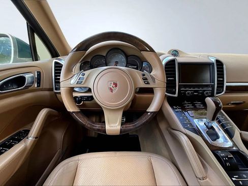 Used 2013 Porsche Cayenne S image 8