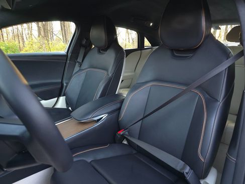 Used 2025 Lucid Air Pure image 11