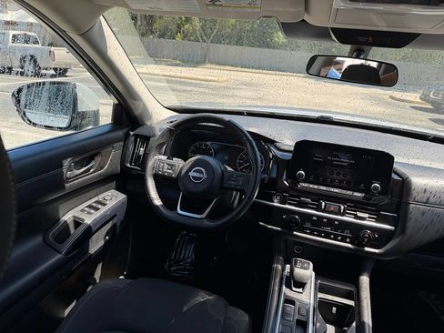 Used 2024 Nissan Pathfinder SV FWD image 25