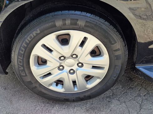 Used 2018 Dodge Grand Caravan SE FWD image 16