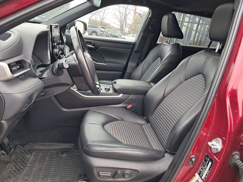 Used 2022 Toyota Highlander XSE image 11
