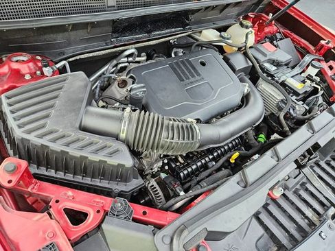 Used 2023 GMC Acadia SLT image 16