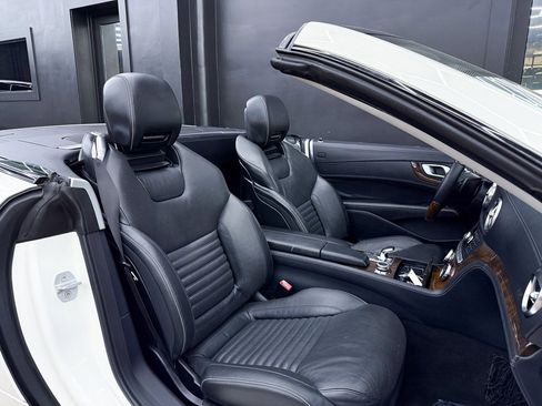 Used 2013 Mercedes-Benz SL 550 w/ Premium Pkg image 19