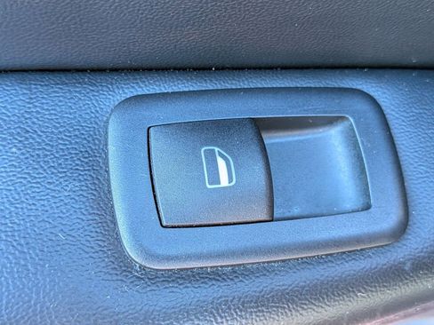 Used 2019 Jeep Grand Cherokee Altitude RWD image 29