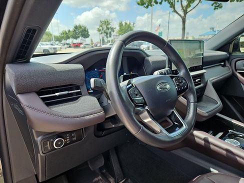 Used 2025 Ford Explorer Platinum RWD image 9