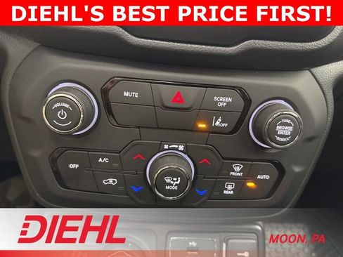 Used 2023 Jeep Renegade Latitude w/ Sun/Sound Group AWD/4WD image 31