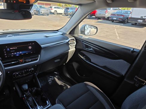 Used 2024 Chevrolet TrailBlazer LT w/ Convenience Package AWD/4WD image 22