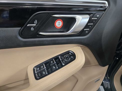 Used 2021 Porsche Macan AWD/4WD image 13