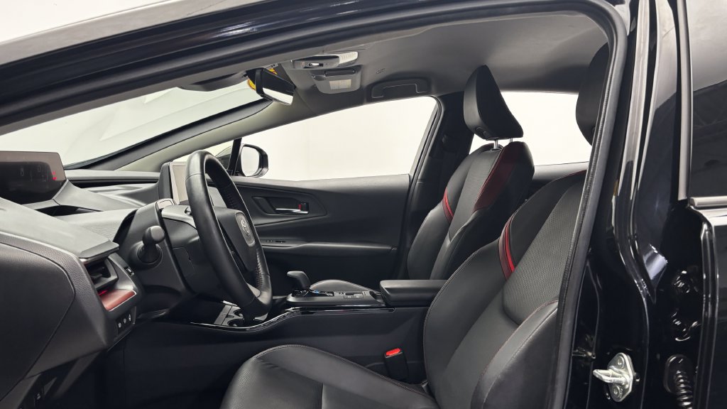 Used 2023 Toyota Prius Prime FWD image 10