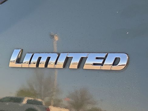 Used 2021 Toyota Tacoma Limited image 9