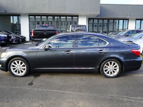 Used 2011 Lexus LS 460 RWD image 2