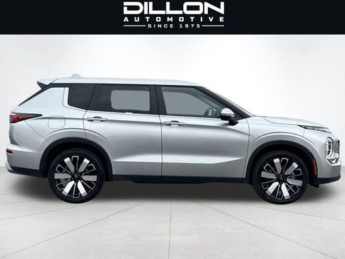 Used 2025 Mitsubishi Outlander SE AWD/4WD image 3