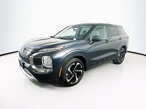 Used 2024 Mitsubishi Outlander SE image 3