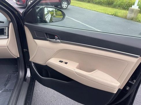 Used 2018 Hyundai Elantra SE FWD image 7