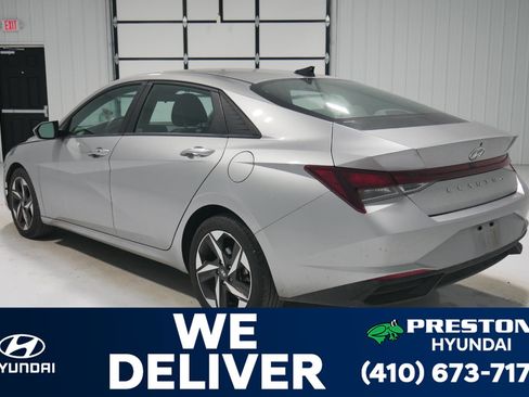 Used 2023 Hyundai Elantra SEL w/ Convenience Package image 7
