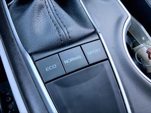 Used 2024 Toyota Camry LE w/ Convenience Package image 33