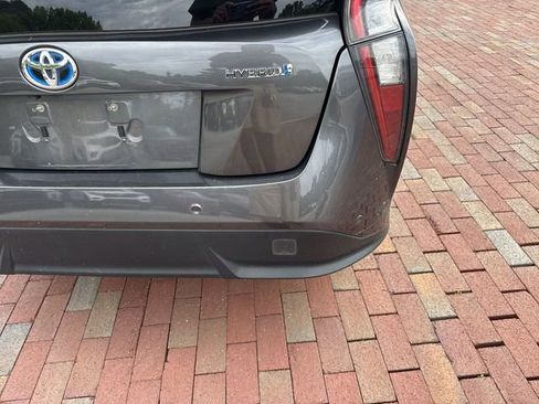 Used 2017 Toyota Prius Four FWD image 12