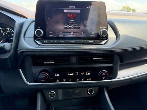 Used 2023 Nissan Rogue SV image 29