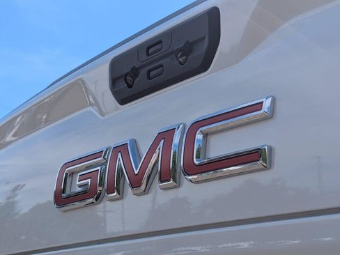 Used 2025 GMC Sierra 1500 SLT AWD/4WD image 31