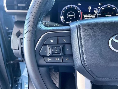 Used 2025 Toyota 4Runner Limited AWD/4WD image 23