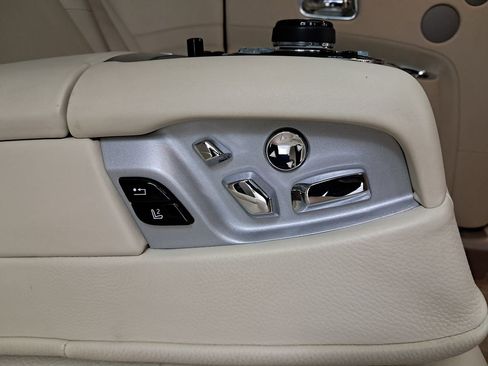 Used 2011 Rolls-Royce Ghost image 36