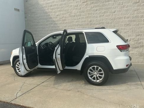 Used 2021 Jeep Grand Cherokee Laredo w/ Security & Convenience Group AWD/4WD image 13
