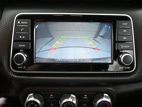 Used 2022 Nissan Kicks S image 9