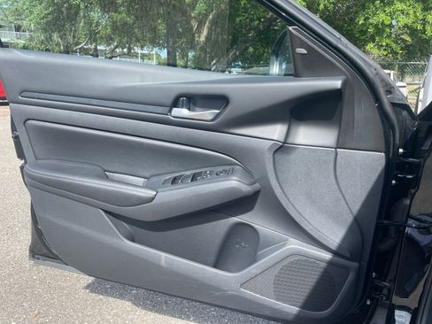 Used 2025 Nissan Altima 2.5 SV image 18