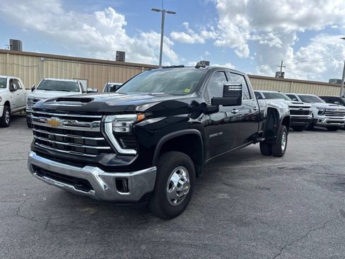 Used 2025 Chevrolet Silverado 3500 LTZ w/ LTZ Convenience Package AWD/4WD image 4