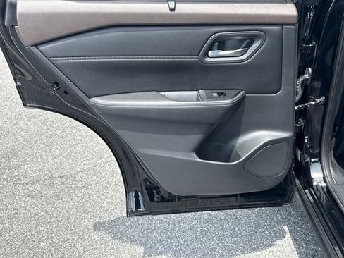 Used 2023 Nissan Rogue SV w/ SV Premium B Package FWD image 22
