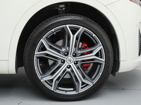 Certified 2022 Maserati Levante GT AWD/4WD image 21