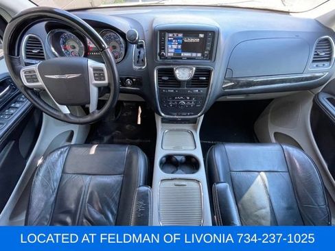 Used 2015 Chrysler Town & Country Limited Platinum FWD image 24