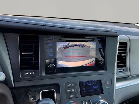 Used 2015 Toyota Sienna LE FWD image 14