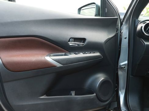 Used 2024 Nissan Kicks SR FWD image 21