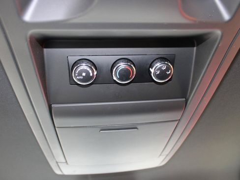 Used 2016 Dodge Grand Caravan SXT FWD image 12