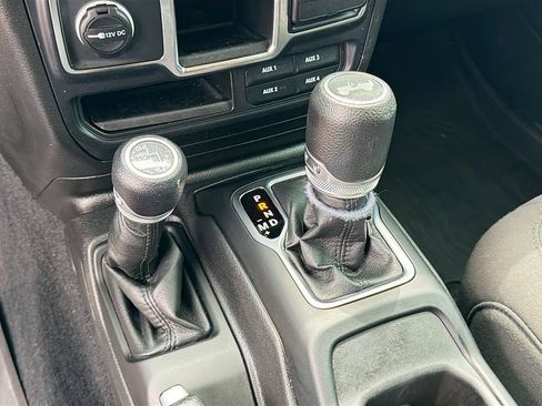 Used 2023 Jeep Wrangler Unlimited Sport AWD/4WD image 25