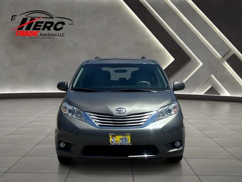 Used 2011 Toyota Sienna XLE w/ XLE Navigation Pkg FWD image 10