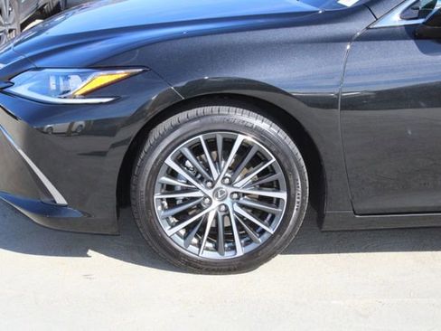 Certified 2025 Lexus ES 300h w/ Premium Package image 4