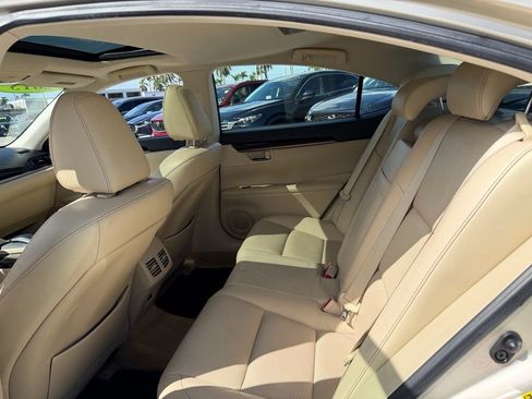 Used 2013 Lexus ES 350 w/ Luxury Pkg FWD image 12