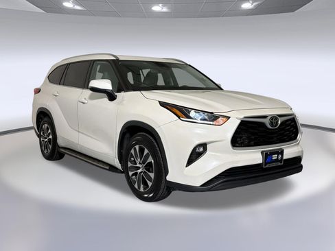Used 2021 Toyota Highlander XLE FWD image 7