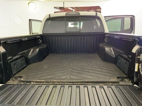 Used 2017 Toyota Tacoma SR5 w/ Tow Package AWD/4WD image 32