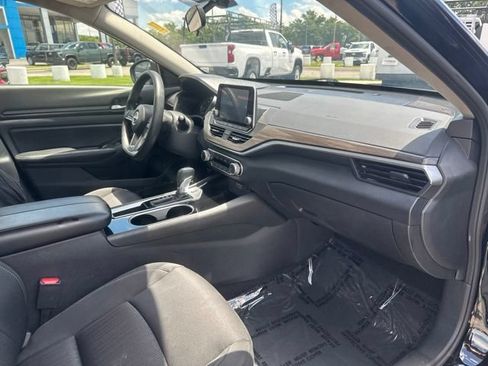 Used 2024 Nissan Altima 2.5 SV FWD image 32