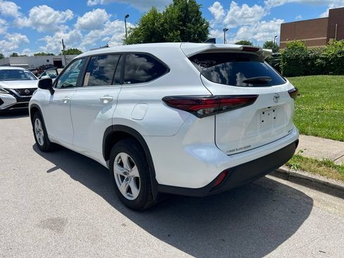 Used 2025 Toyota Highlander LE AWD/4WD image 4