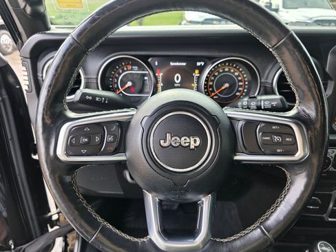 Used 2019 Jeep Wrangler Unlimited Sahara w/ Uconnect 4C Nav & Sound Group image 16