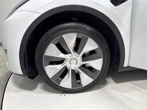 Used 2021 Tesla Model Y Long Range AWD/4WD image 9