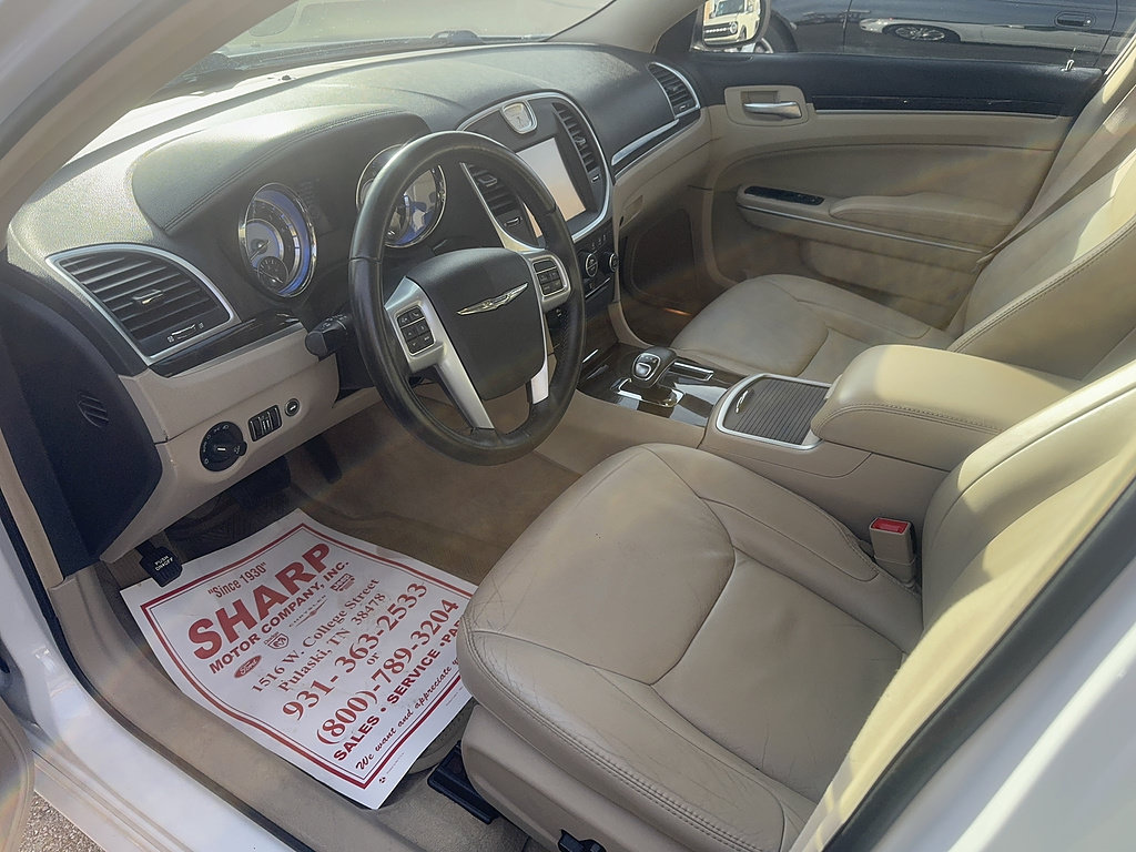 Used 2014 Chrysler 300 AWD w/ Driver Convenience Group image 4