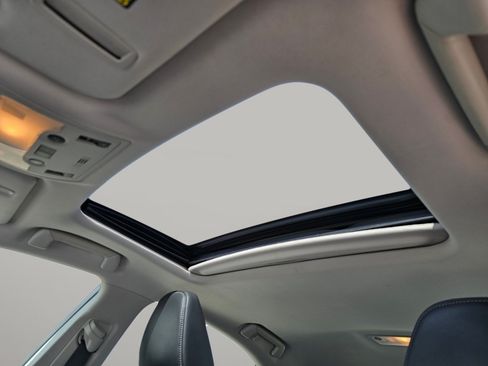 Used 2014 Lexus IS 250 w/ Navigation Package RWD image 5