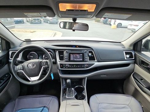 Used 2014 Toyota Highlander Plus image 8