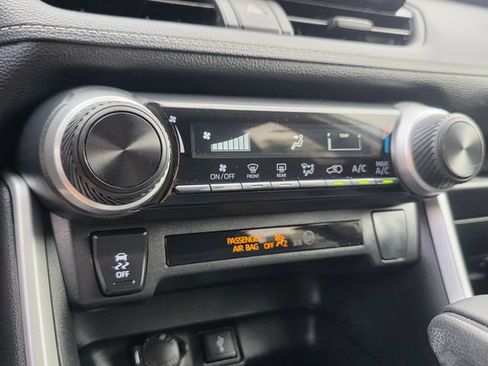 Used 2022 Toyota RAV4 LE FWD image 28